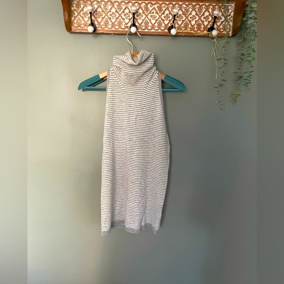 Club Monaco Cashmere Striped Turtle-neck Top - Picture 1 of 3